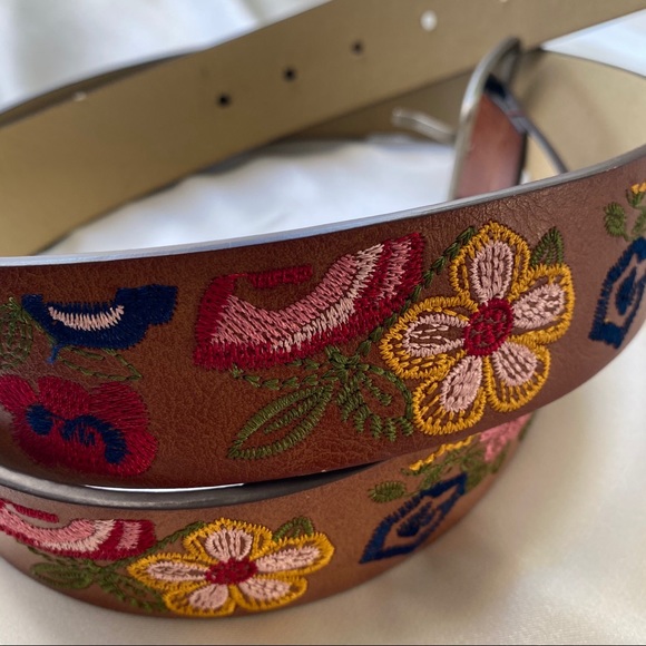 Accessories - Brown flower embroidered belt size XL